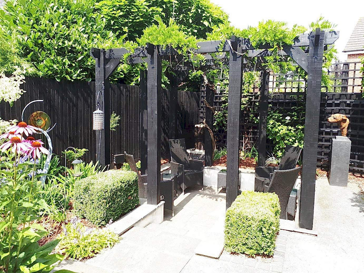 Garden design in Bracknell, Berkshire with sunken seating area and pergola.