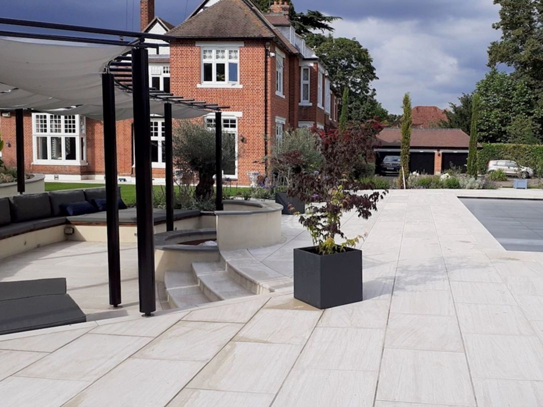 Garden design in Windsor Berkshire with swimming pool and outdoor kitchen