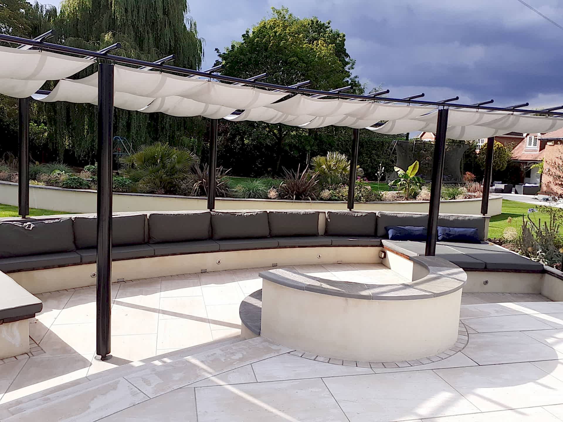 Garden design in Windsor Berkshire with swimming pool and outdoor kitchen