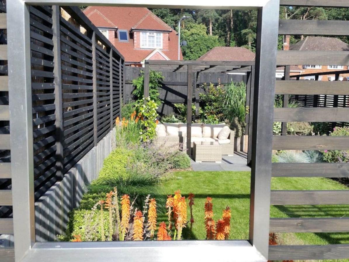 Sloping garden design in Crowthorne Berkshire