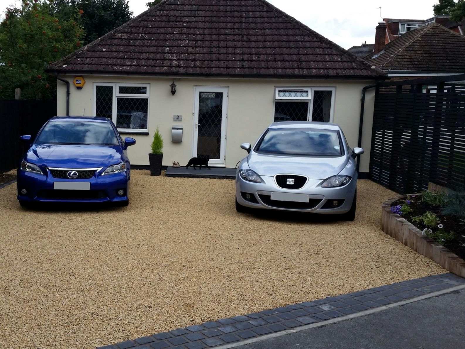 Sloping garden design in Crowthorne Berkshire