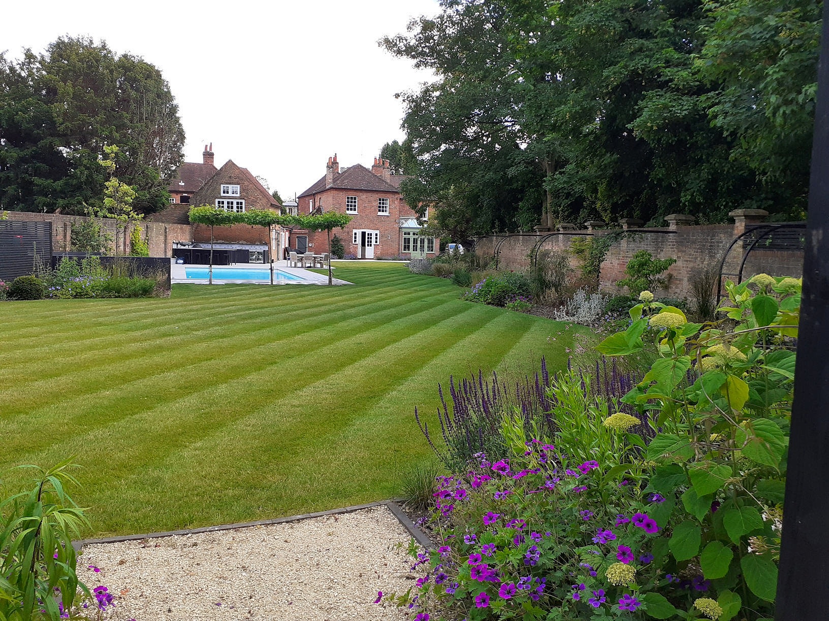 Garden design in Windsor Berkshire with swimming pool and outdoor kitchen