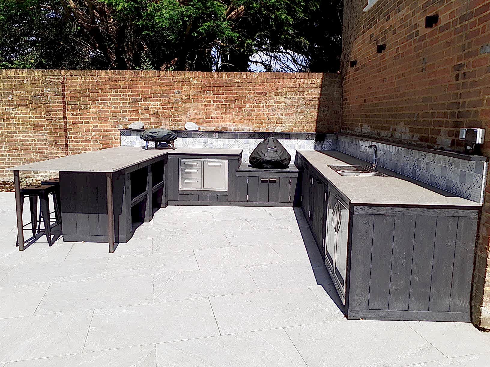 Garden design in Windsor Berkshire with swimming pool and outdoor kitchen
