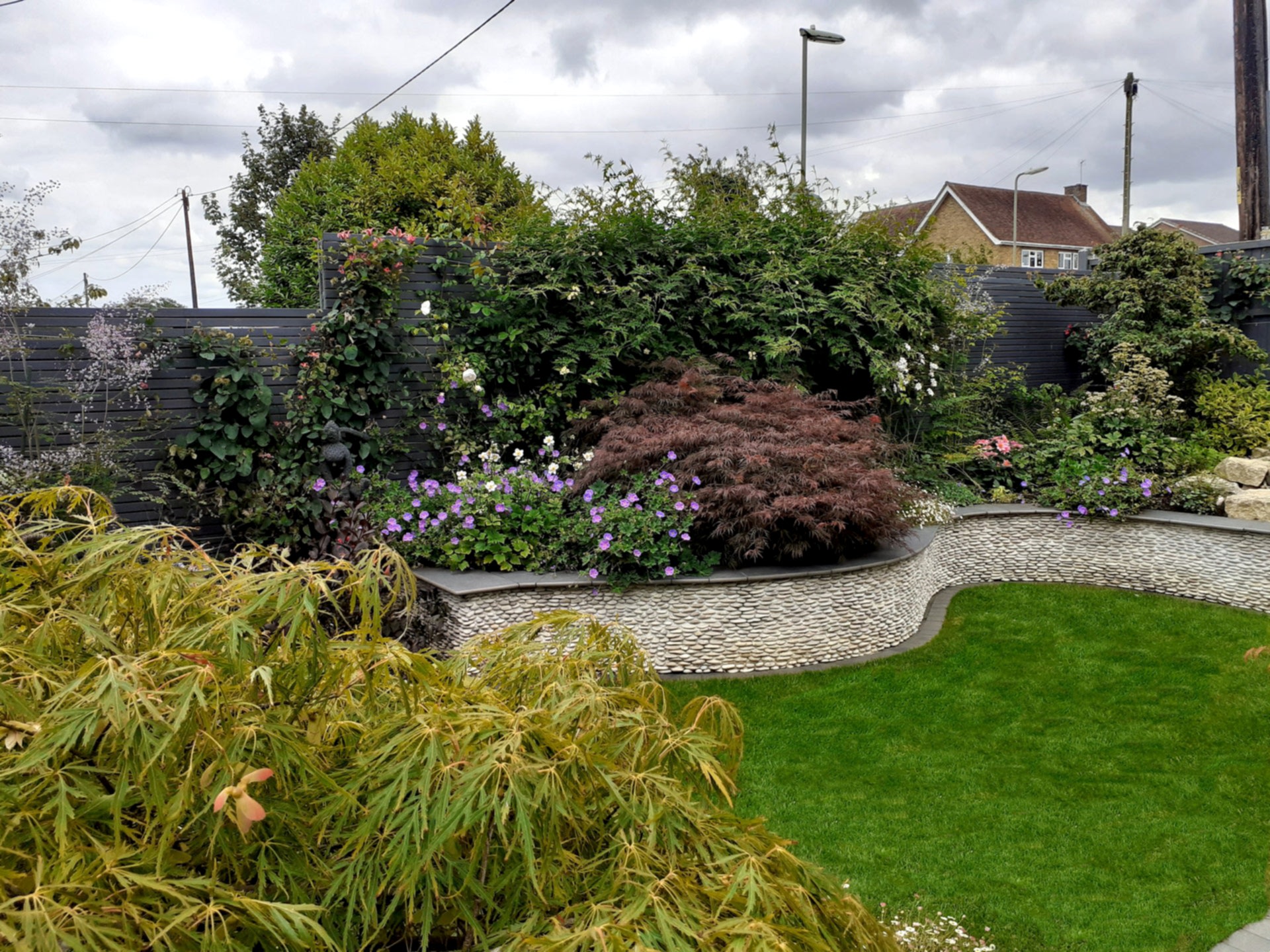 Garden design in Windsor Berkshire with swimming pool and outdoor kitchen