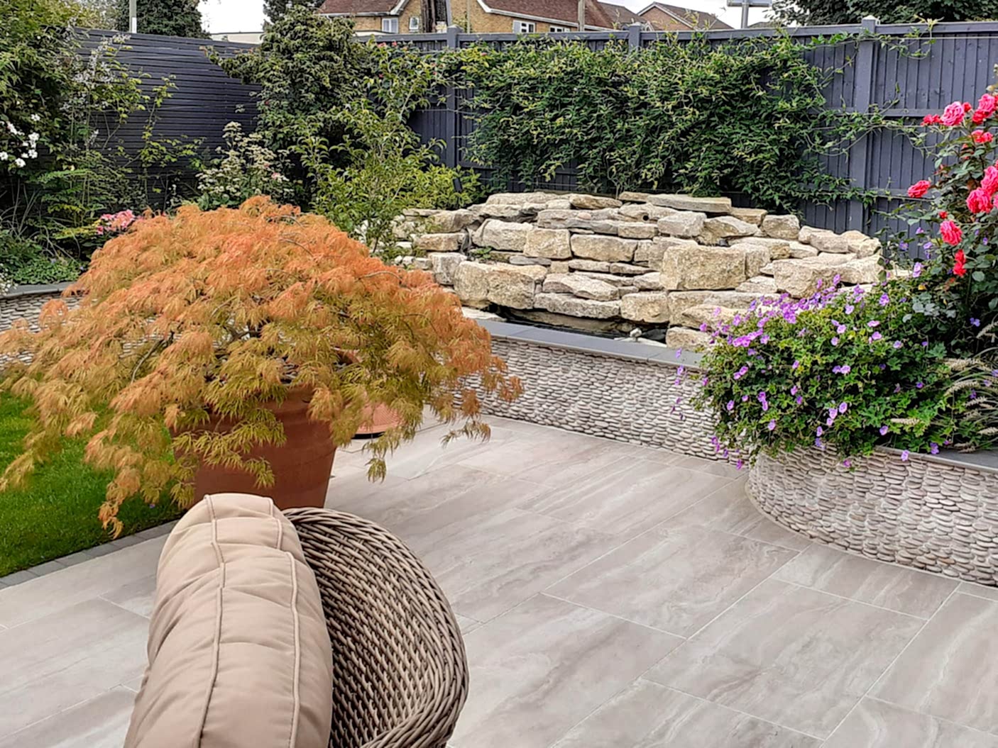Garden design in Windsor Berkshire with swimming pool and outdoor kitchen