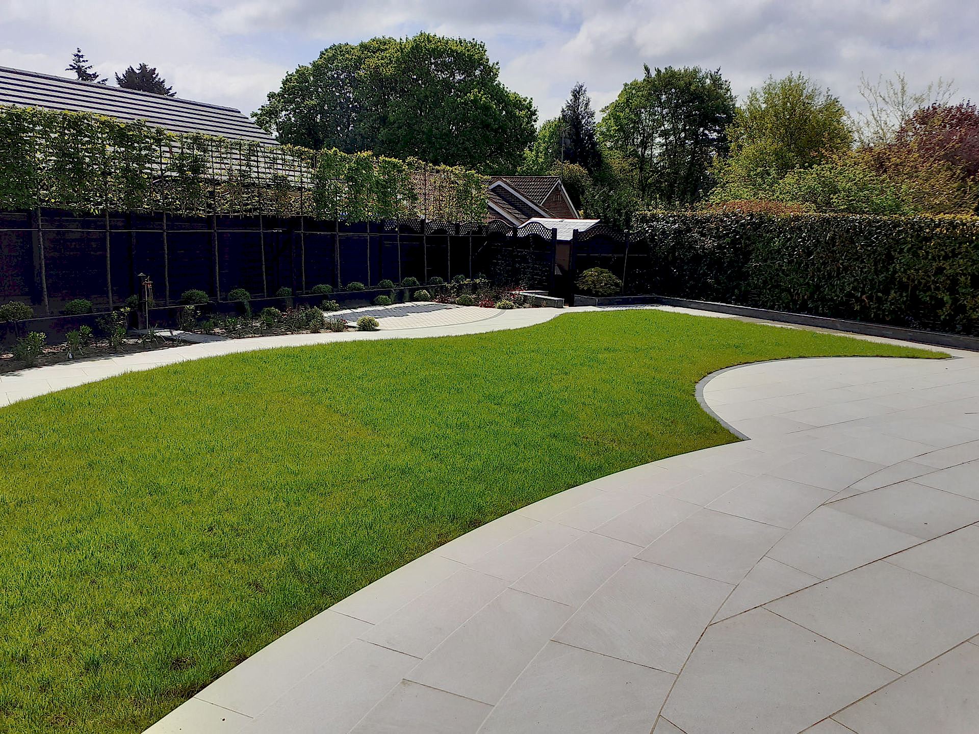 Sloping garden design in Crowthorne Berkshire